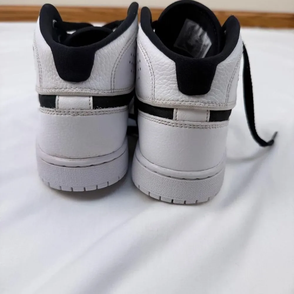 Nike Air Jordan Access Youth Sneakers sz 5.5 Y